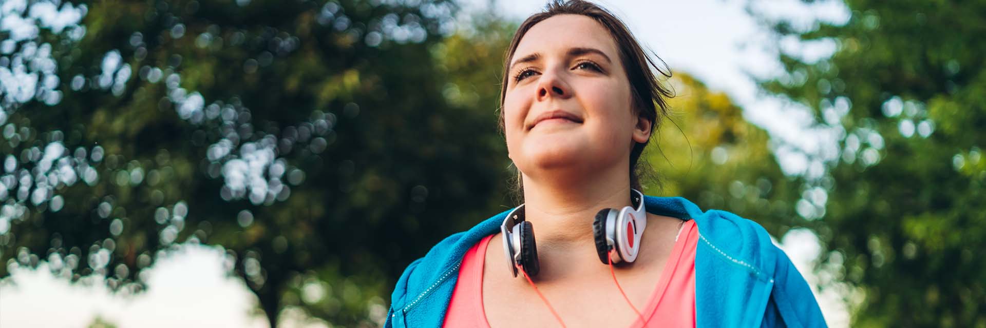 Übergewichtige Frau beim Joggen